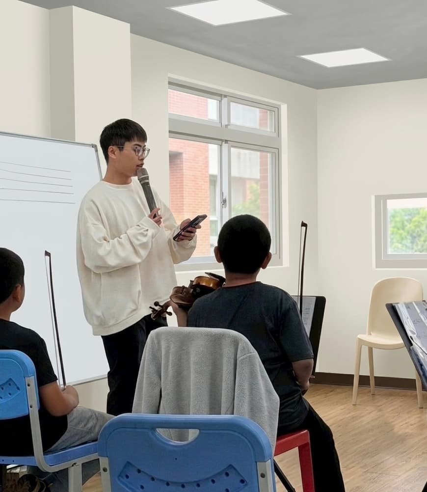 趣音樂工坊新竹小提琴一對一教學畫面